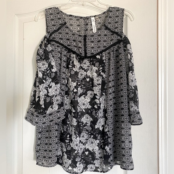 NY Collection Tops - NY Collection Sheer Cut Out Shoulder Blouse | Size Small